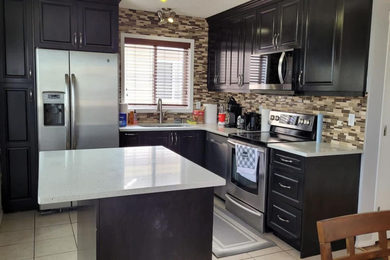 Elegant 4-bedroom Family Calgary