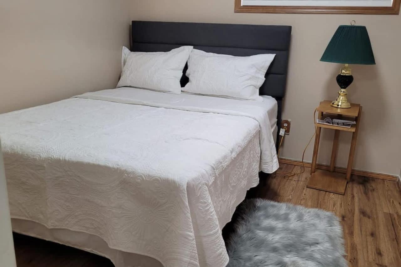Elegant 4-bedroom Family * Calgary